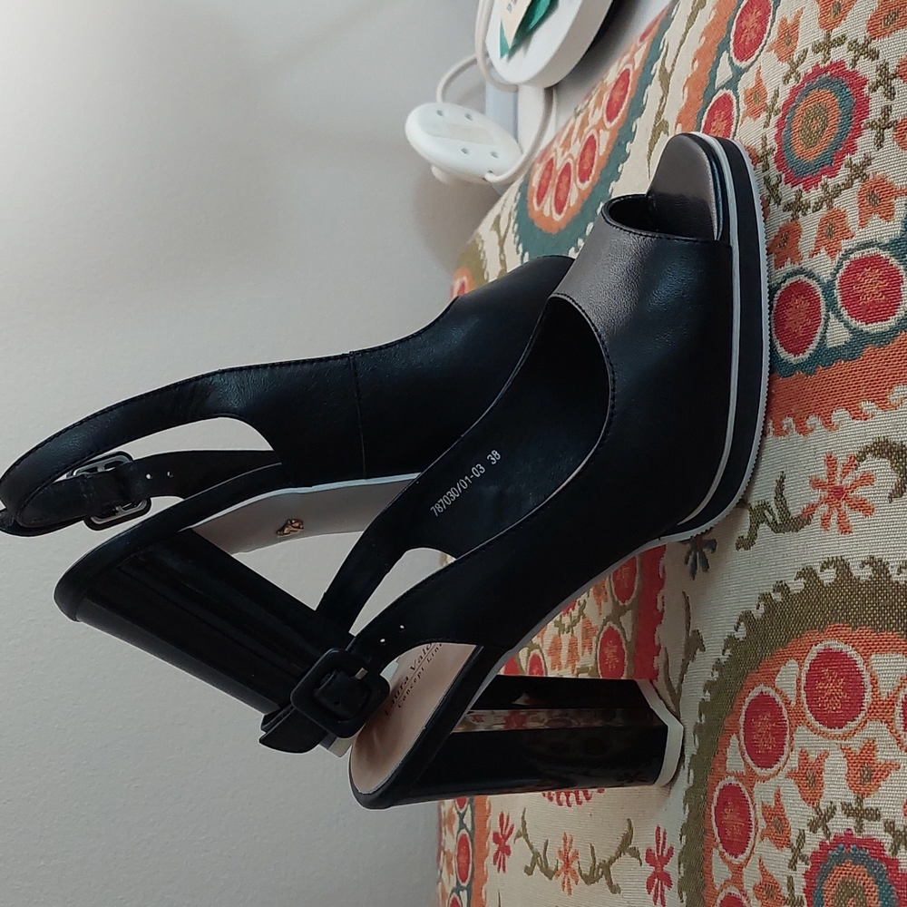 Gorgeous High-Heels in Black and White